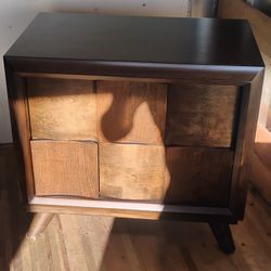 Amazing End Table, Rug, Office Chair