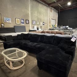 Double Chaise Sectional. 🚚WE DELIVER🚚