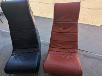 2 TV gaming chairs that sit on floor