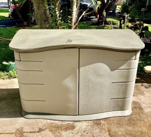 Rubbermaid Small Horizontal Resin Outdoor Storage Shed: 55”W X 28"D x 36"H