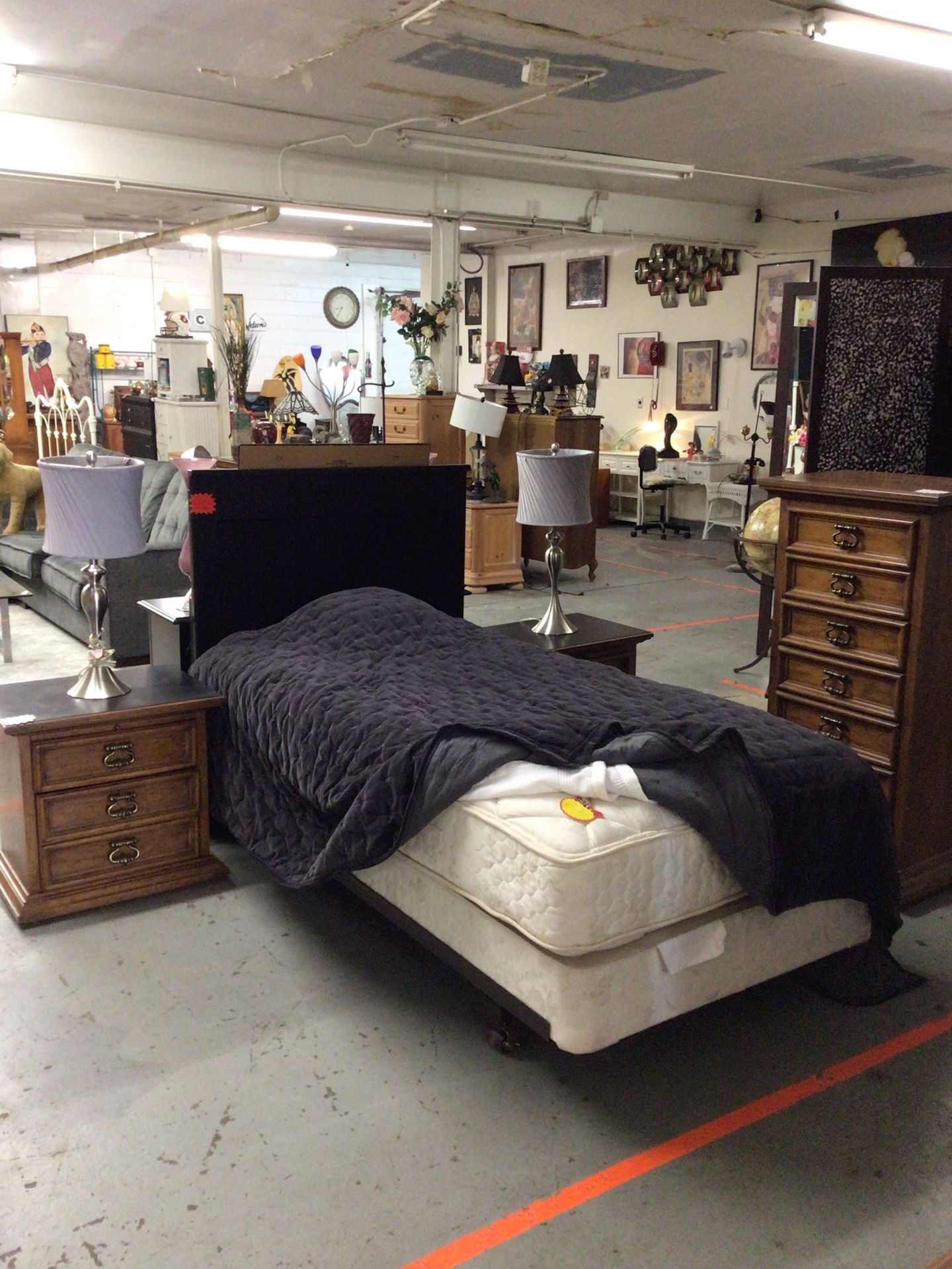 Twin Bed Set With Mattress, Box Spring And Frame For Sale 🛏️
