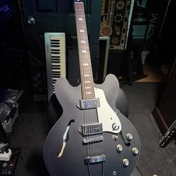Epiphone — 2022 — Casino (Ebony Warn)