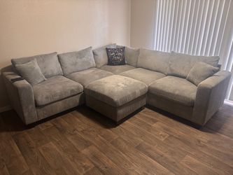 Gray Couch β Like New!