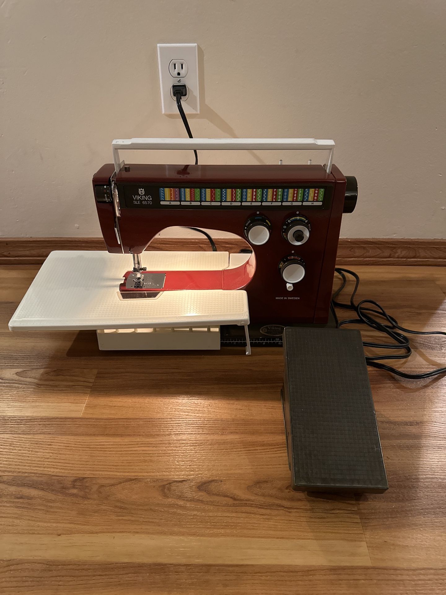 Viking SLE 6570 Sewing Machine