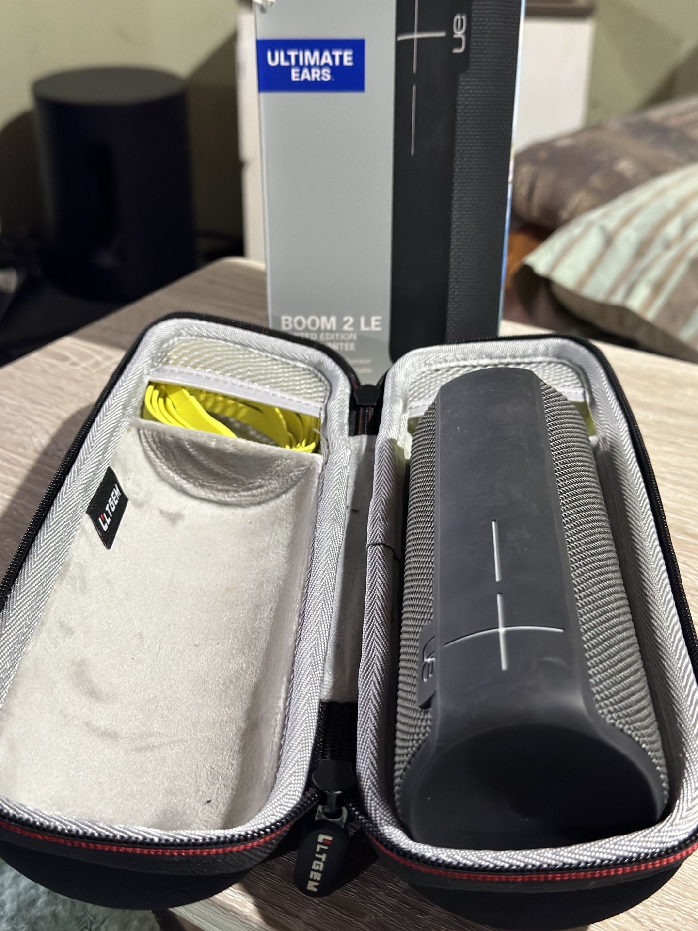 UE Boom 2 LE Bluetooth Speaker w Travel Case