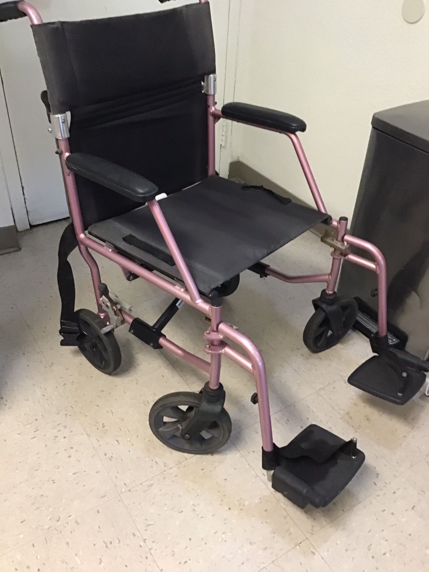 Light Way Aluminum  Transport. Wheel  Chair  Exelente