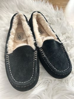 Ugg Slippers Size 7