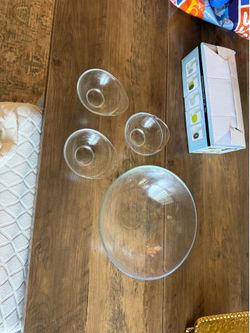4 glass bowls, 3 small 1 medium size. Selling all four for $6