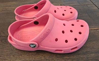 Great shape women's size 6 Crocs clogs