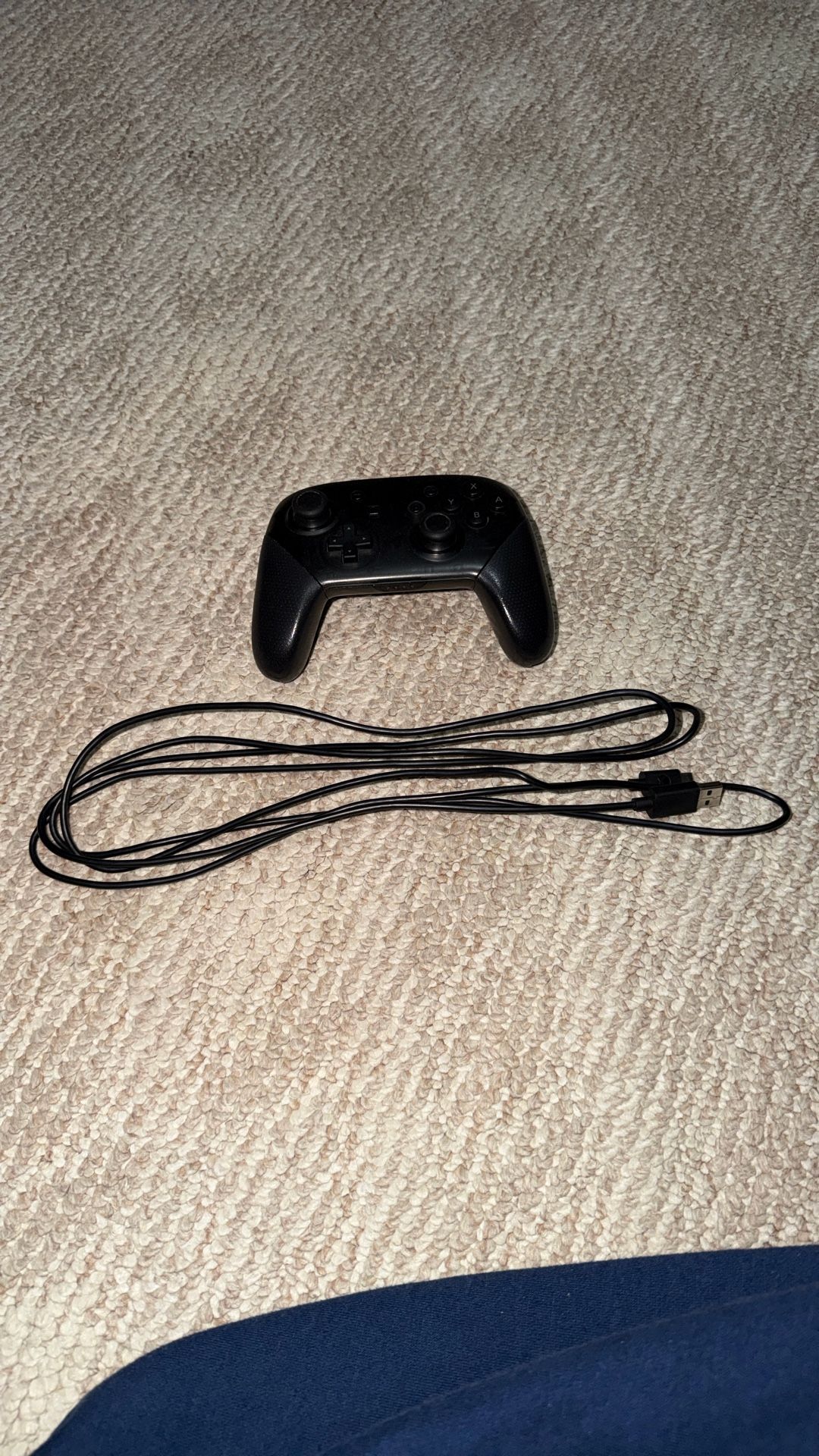 Nintendo Switch Pro Controller – Excellent Condition (Official) Negotiable