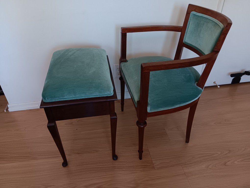 Lidstone Chair Ottoman Velvet Small
