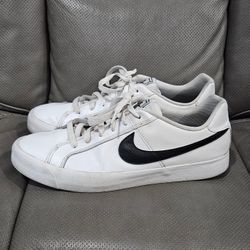 Nike Court Royale AC
White Black Shoes