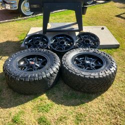 SET OF FIVE!! 18"  5 LUG UNIVERSAL (5X114.3 AND 5X5 BOLT PATTERNS)