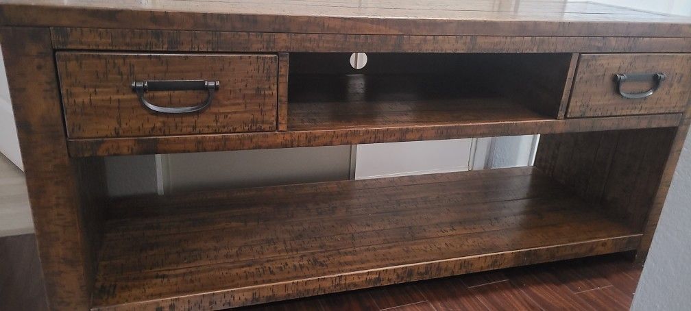 Consolé Table and Living Room Table