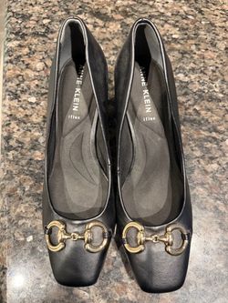 Women’s buckle shoes