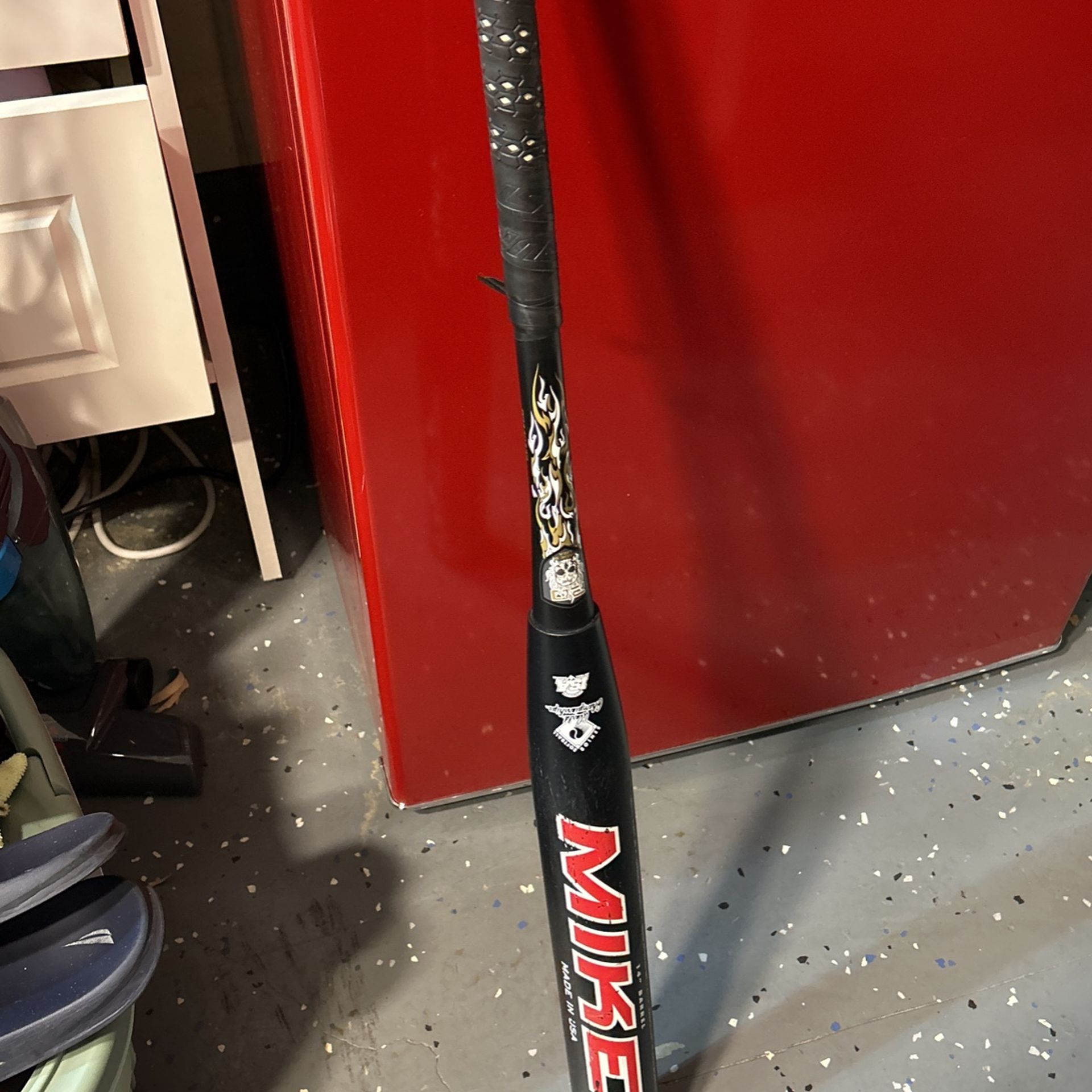 MIKEN FREAK SOFTBALL BAT