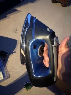 Hamilton Beach Retractable Cord Iron
