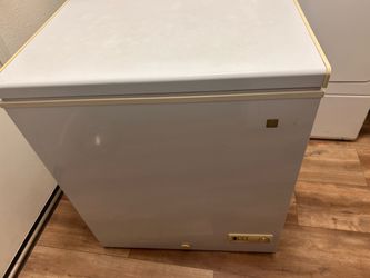 GE White Chest Freezer
