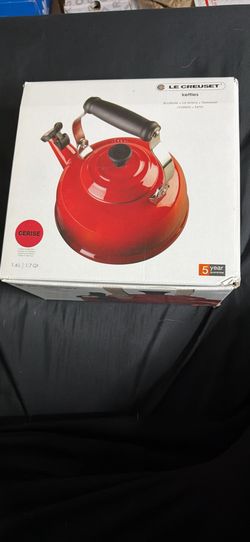 Le creuset red kettle