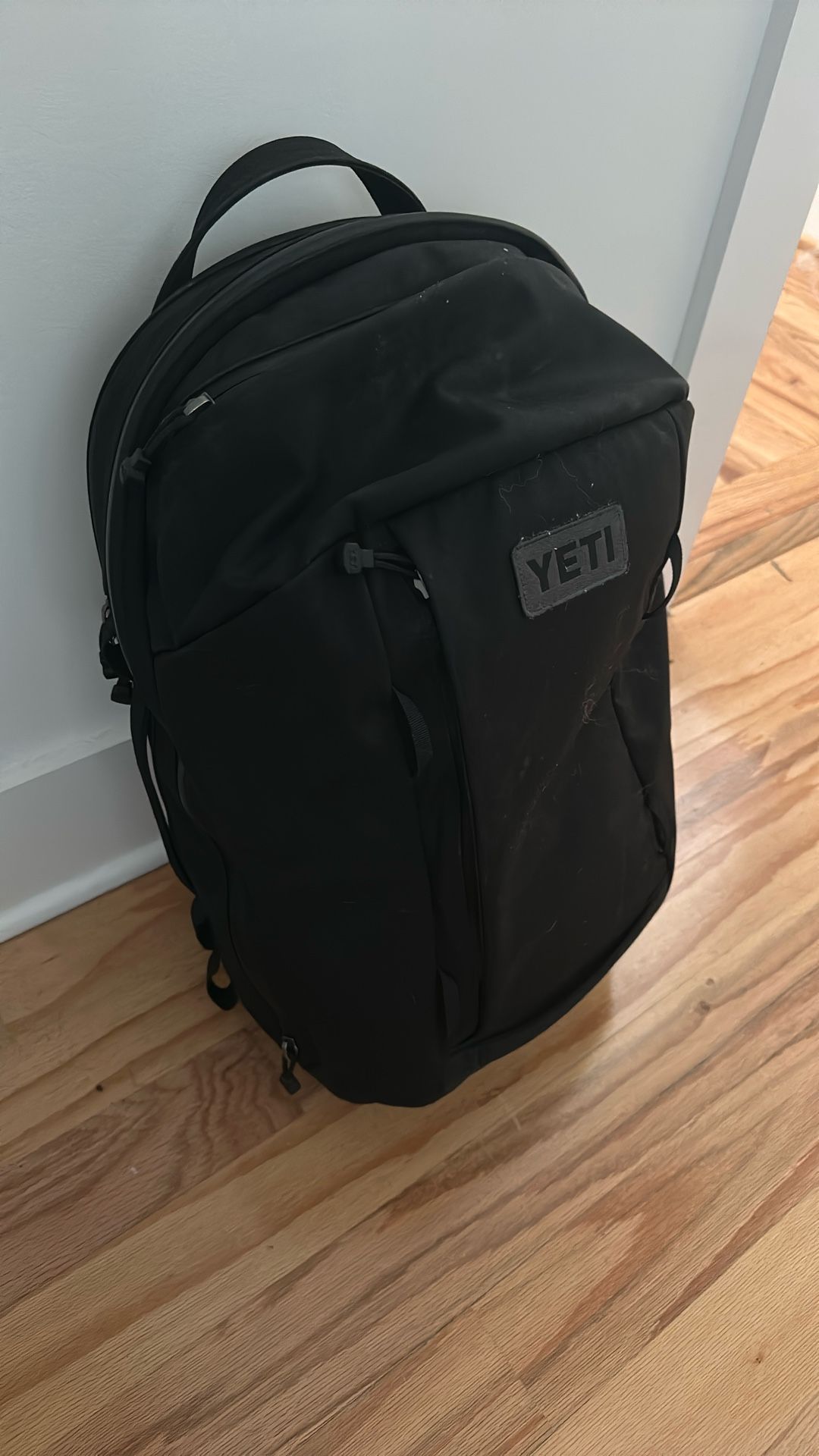 Black Yeti Backpack 27L