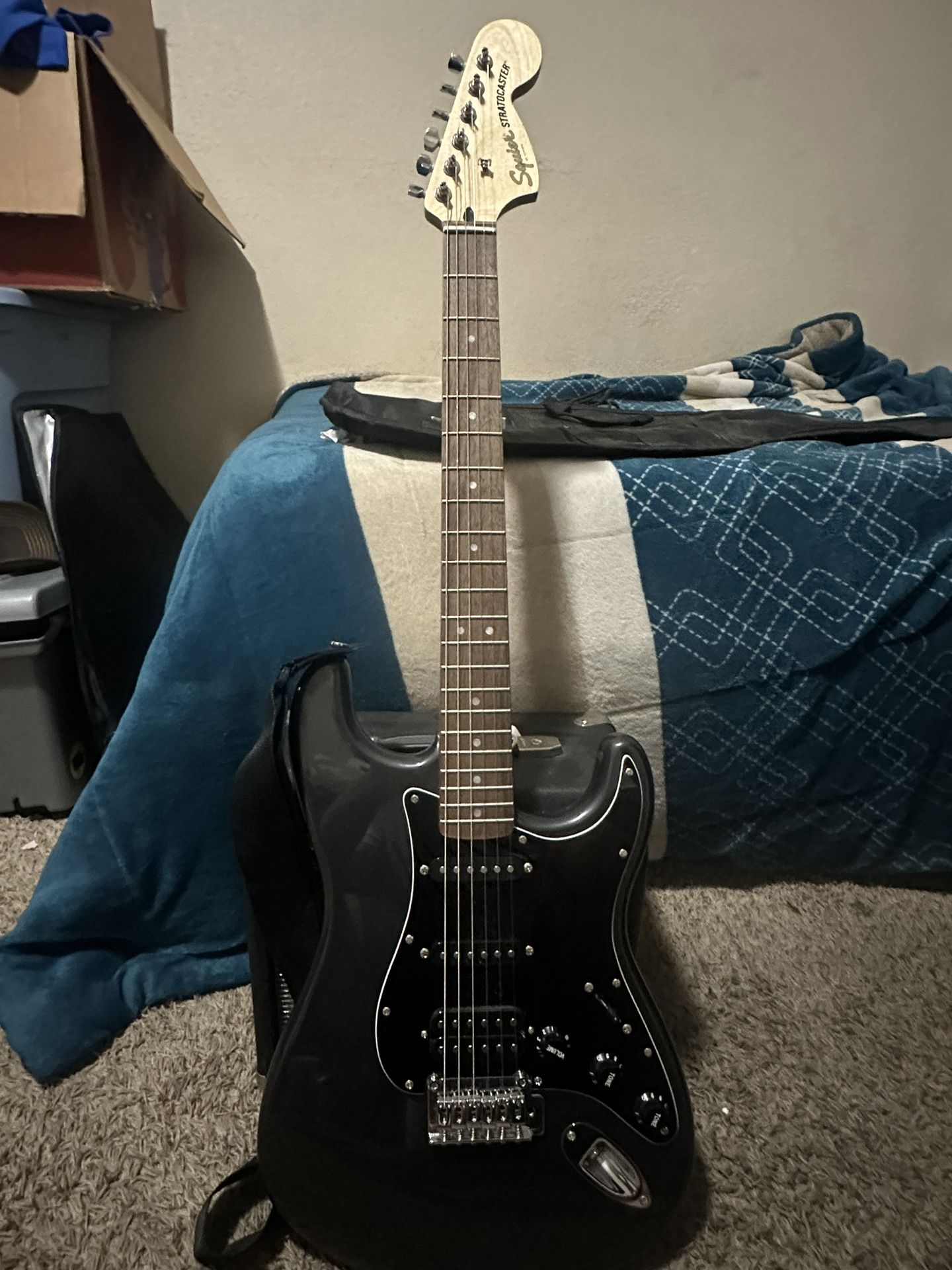Electric Guitar Squire Fender Bundle