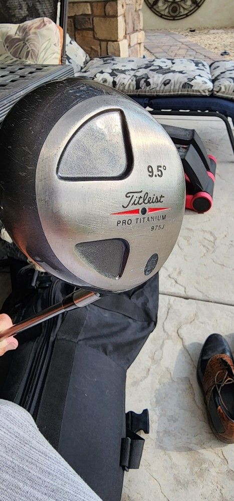 Titleist Pro Titanium Model 975J Driver w/Titleist Ultralight 60R-Flex Custom Graphite Technology!
Great club in brand new condition.