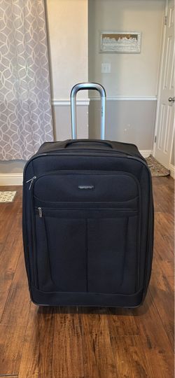 Samsonite large rolling suitcase