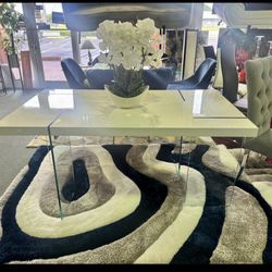 BLACK FRIDAY SALE!!! WHITE & GLASS Dining Table 🤍🤍