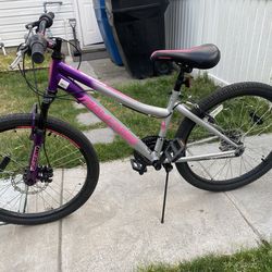 24” girls mongoose scepter mountain bike