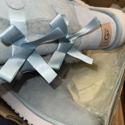 UGG  Size 7 Bailey Bow 