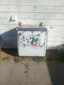 Vintage 7up ice box