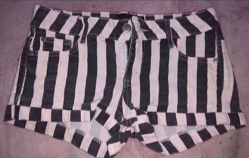 Forever 21 Size XS Striped Shorts