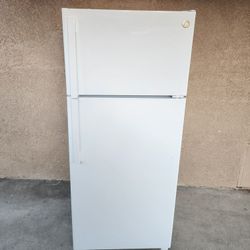 3MONTHS WARRANTY 28X29X67 GE FRIDGE 17CUFT WHITE 