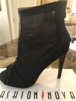 Brand new never worn fashion nova high heels.