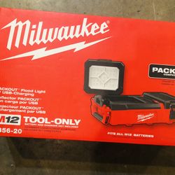 Milwaukee M12 12-Volt Lithium-Ion Cordless PACKOUT Flood Light w/USB Charging