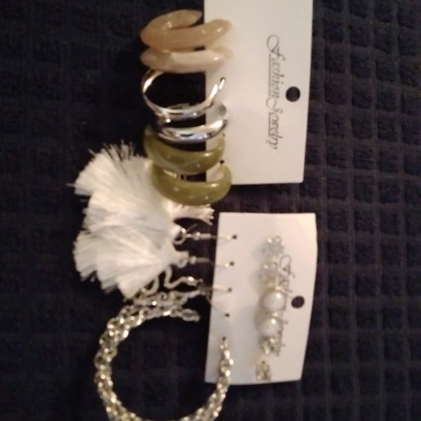 Earrings Set Of Pairs for Sale in Las Vegas, NV - OfferUp