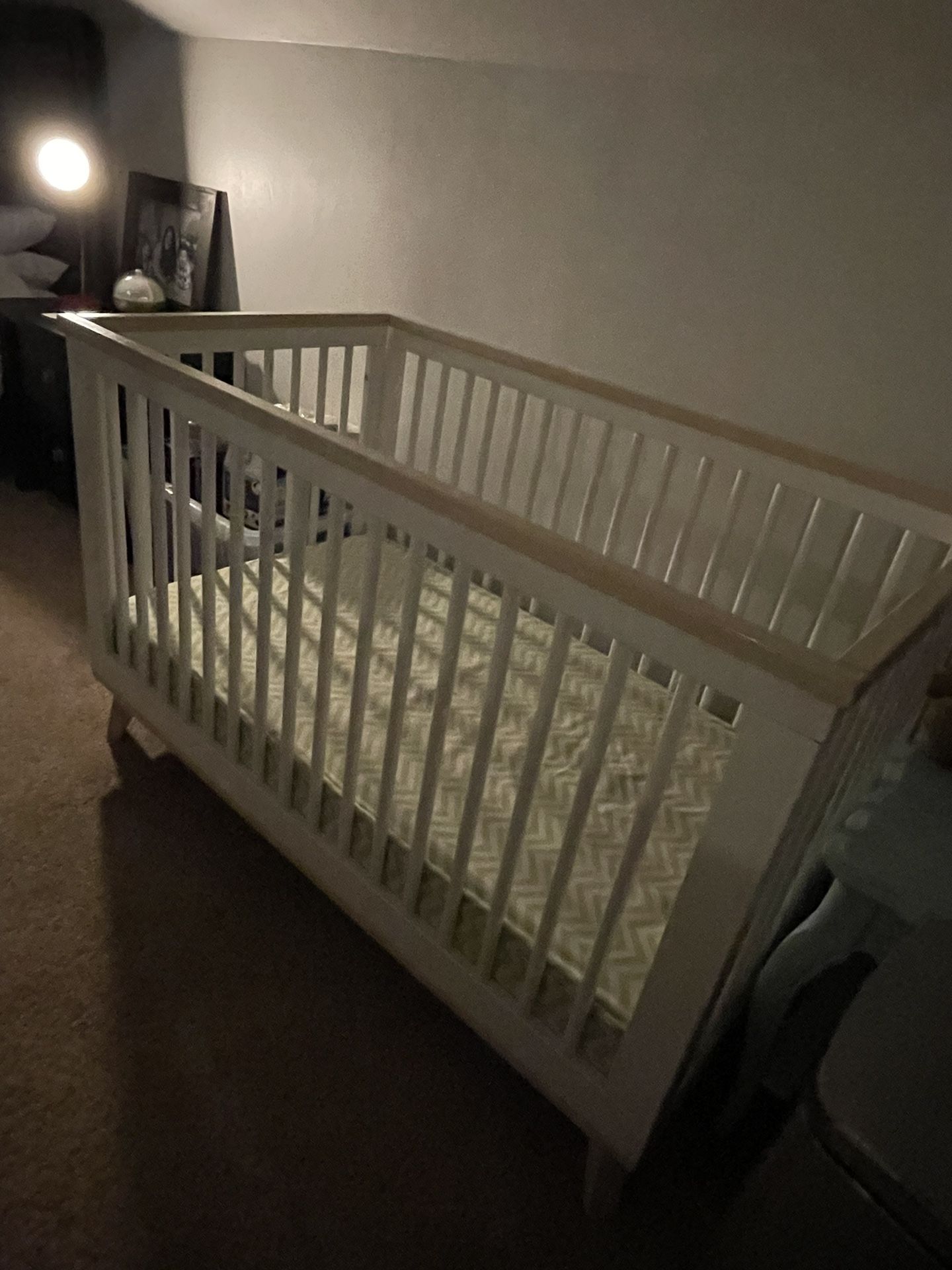 Crib adjustable for Sale in Pico Rivera, CA OfferUp