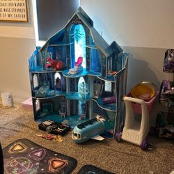 5’ Frozen dollhouse + Frozen Toys 