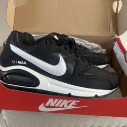 Brand NEW - Women’s Air Max Command