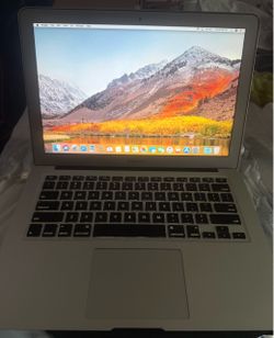 Apple MacBook Air ( 13 Inch Mid 2011 ) 1.7 GHZ Intel Core I5 4 GB Ram & 128 GB HD
