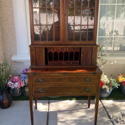 Antique Maddox Hepplewhite  Desk With Key