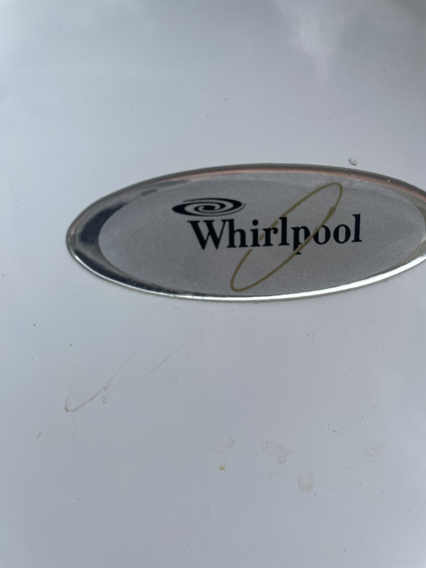 Refrigerator /freezer Whirlpool Almost New I’m Only Used Light