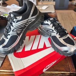 ♥️♥️Brand New NIKE AIR MAX MOTO 2K Tennis Shoes Size 7 Women’s ♥️♥️