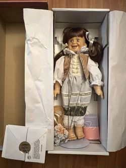 William Tung ALISSA Hand crafted Doll w/ Paperwork & Original Box 16"