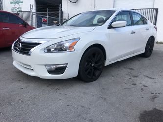 2014 NISSAN ALTIMA VERY CLEAN WITH 18” wheels