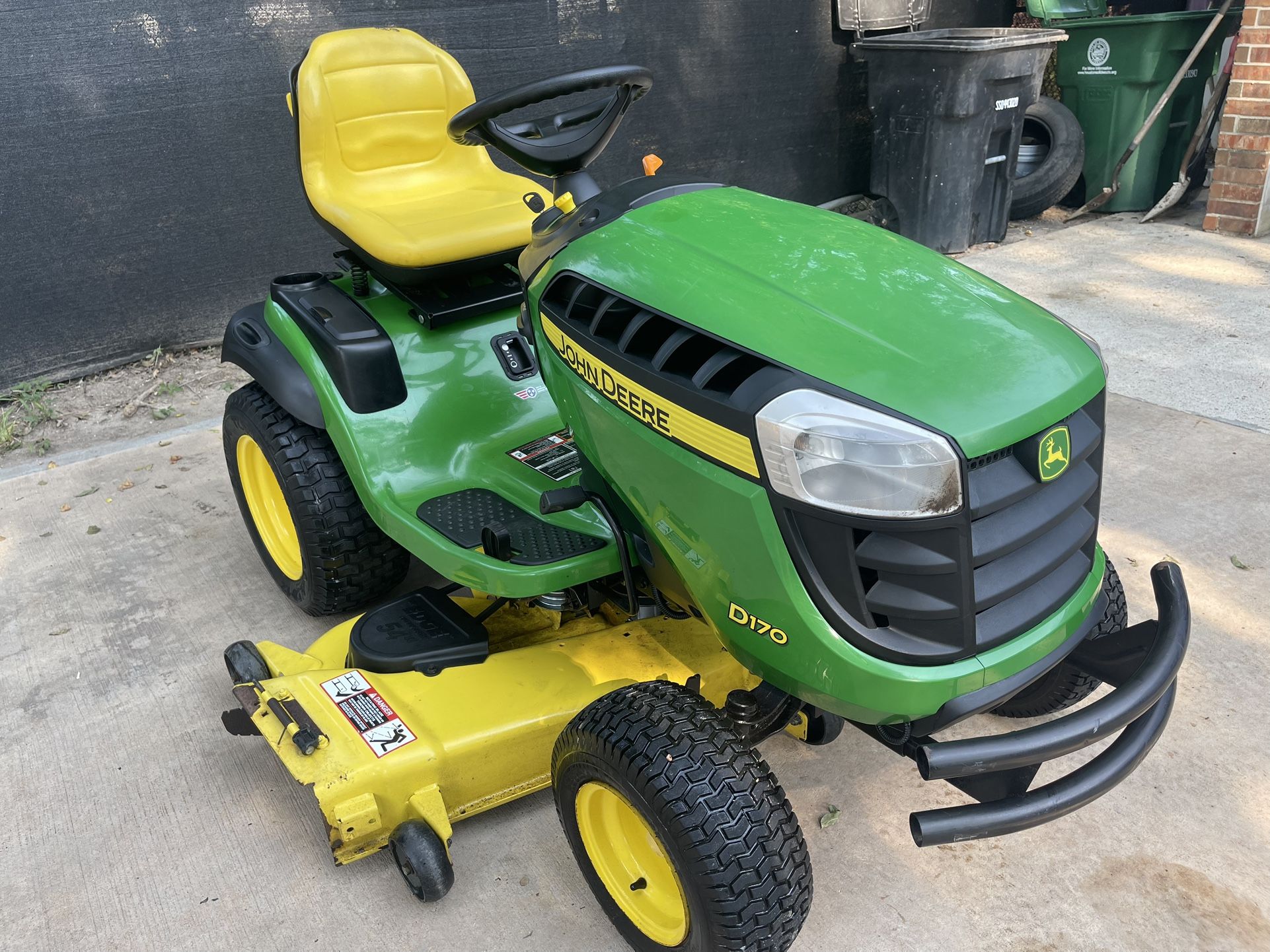 John Deere D170 Lawn Mower Tractor