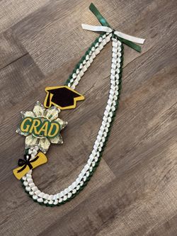 Graduation Lei 💚🤍