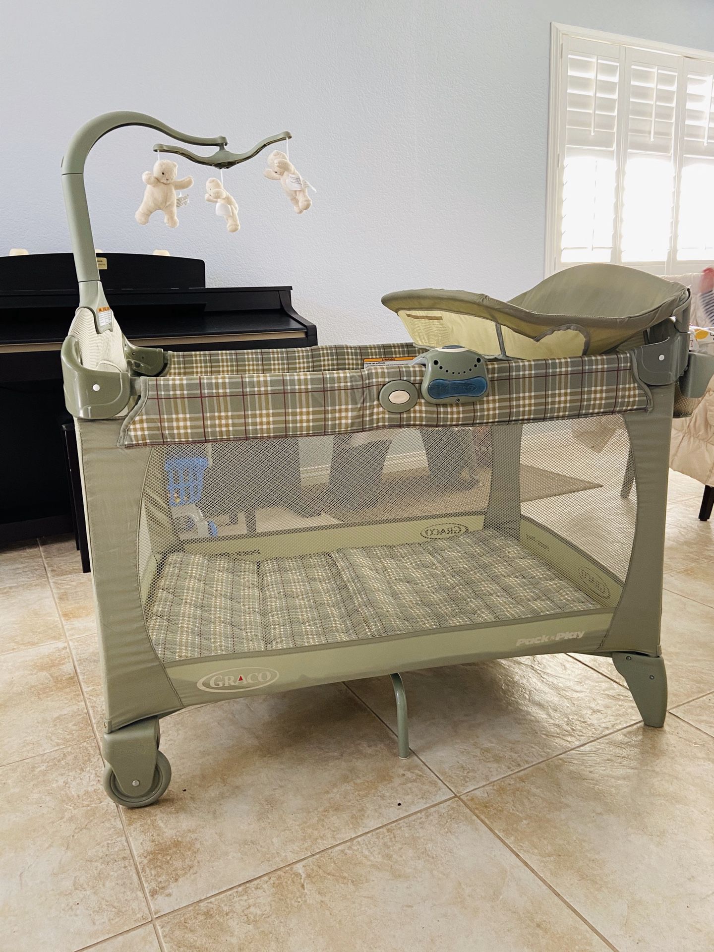 Graco pack N play with changing table