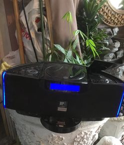 Compact disc. Digital audio. iPod. A.M. F.M. HPS high performance sound.