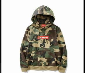 Men’s M Ladies L supreme Camo box logo sweater